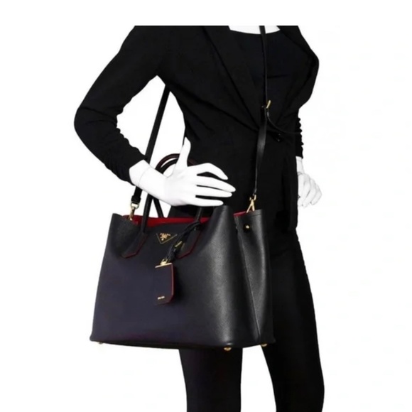 PRADA 100% AUTHENTIC BLACK SAFFIANO LEATHER WITH RED SMOOTH LEATHER INTERIOR - Picture 4 of 9